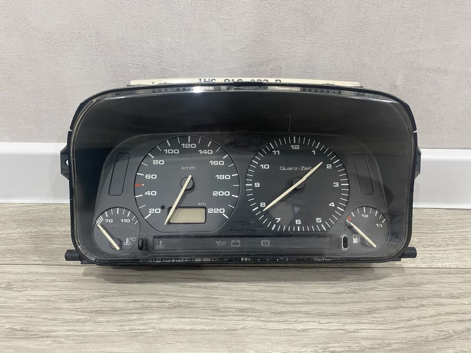 Продам приборную панель Фольгсваген Гольф 3/Венто