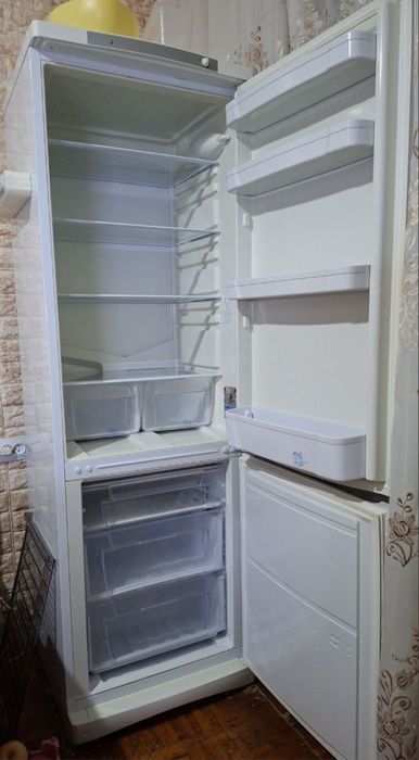 Продается холодильник Indesit