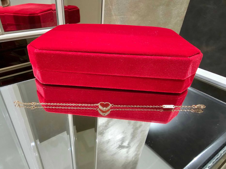 Van Cleef & Arpels VCA Rose Sweet Alhambra Red Heart Дамска Гривна