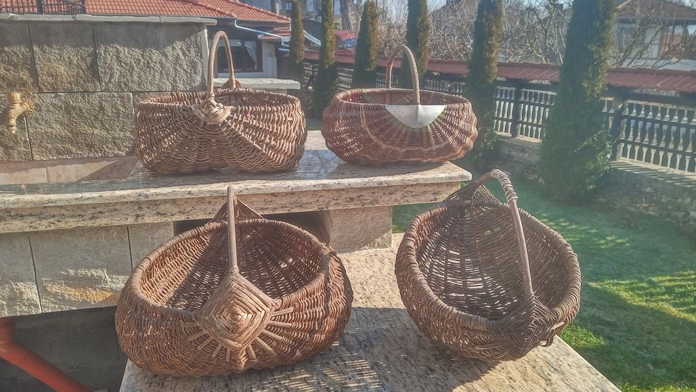Плетени кошници..Верига за огнище . Плетени дамаджани.