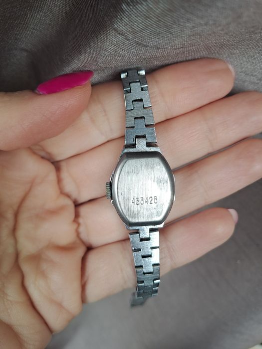 Винтидж дамски часовник Luch (Луч) – елегантност от миналото