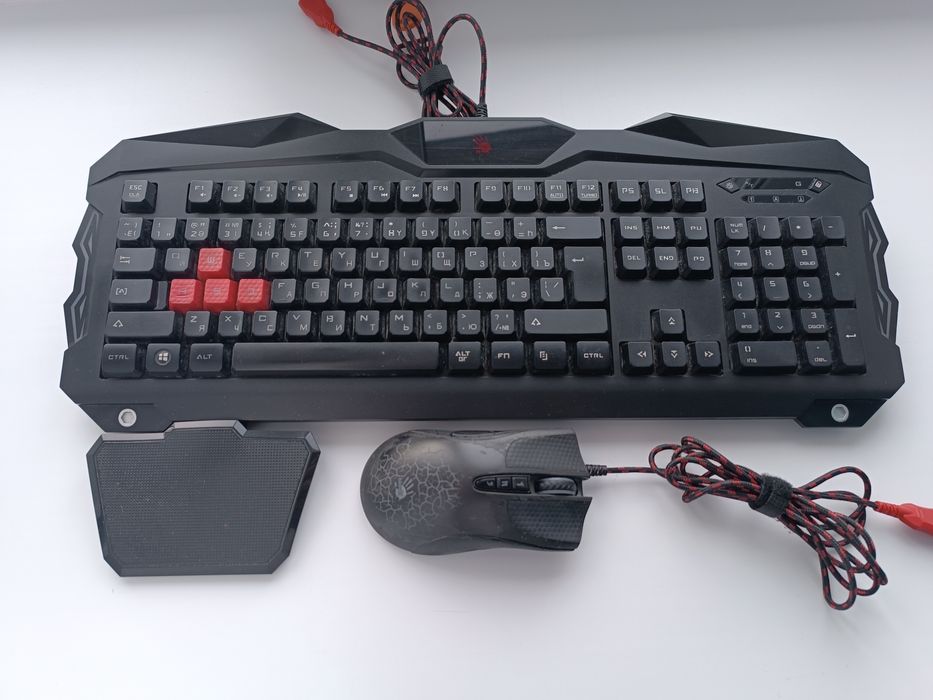 Продам комплект клавиатура и мышь Bloody