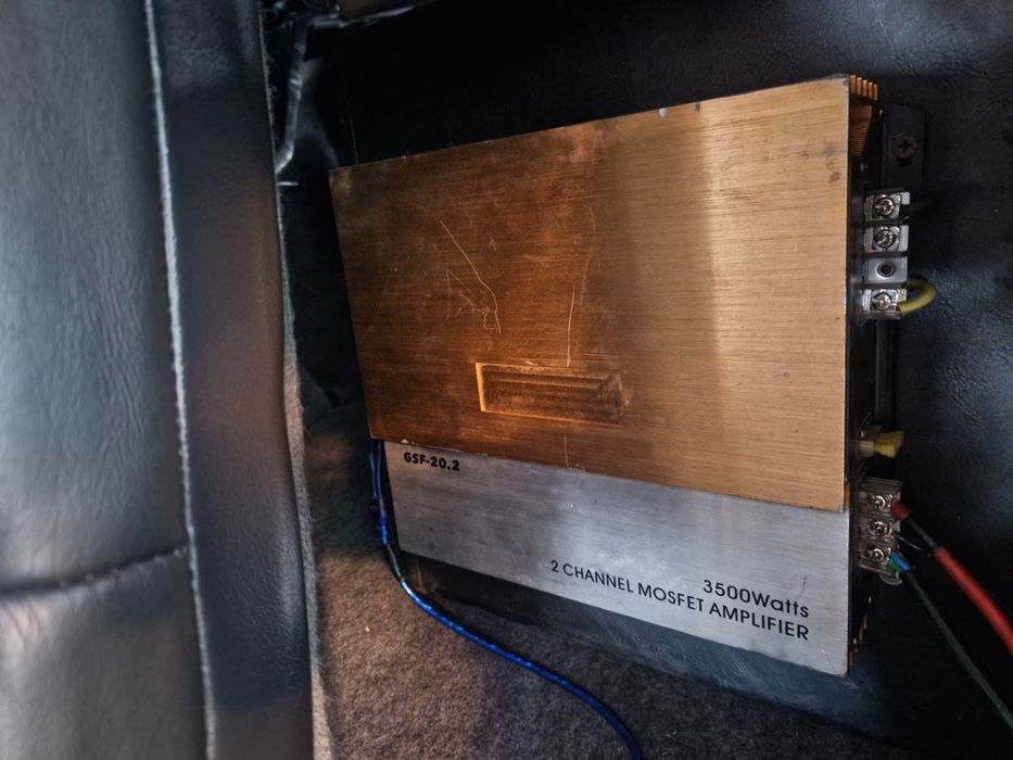 Продам Сафвуфер с усилителем Element E5