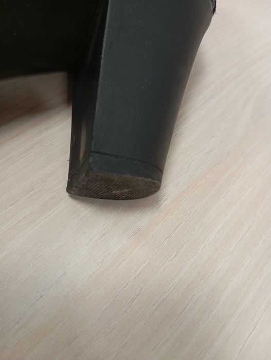 Дамски боти от естествена кожа.