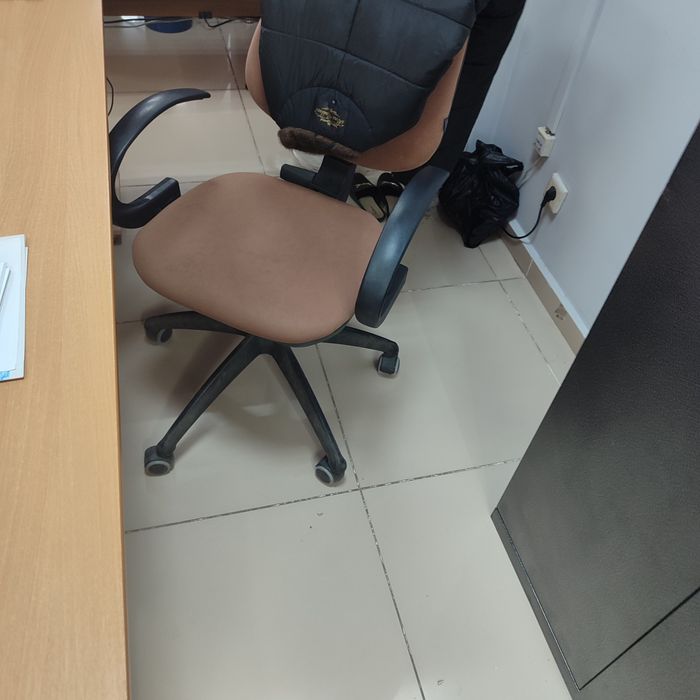 Кресло офисное. 2000 тенге