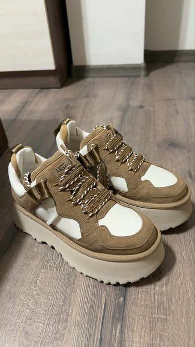 Чисто нови обувки UGG