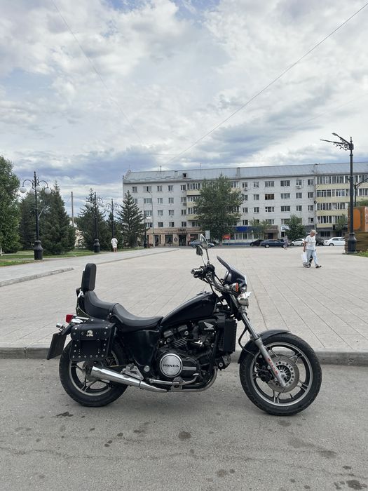 Мотоцикл Honda Magna750