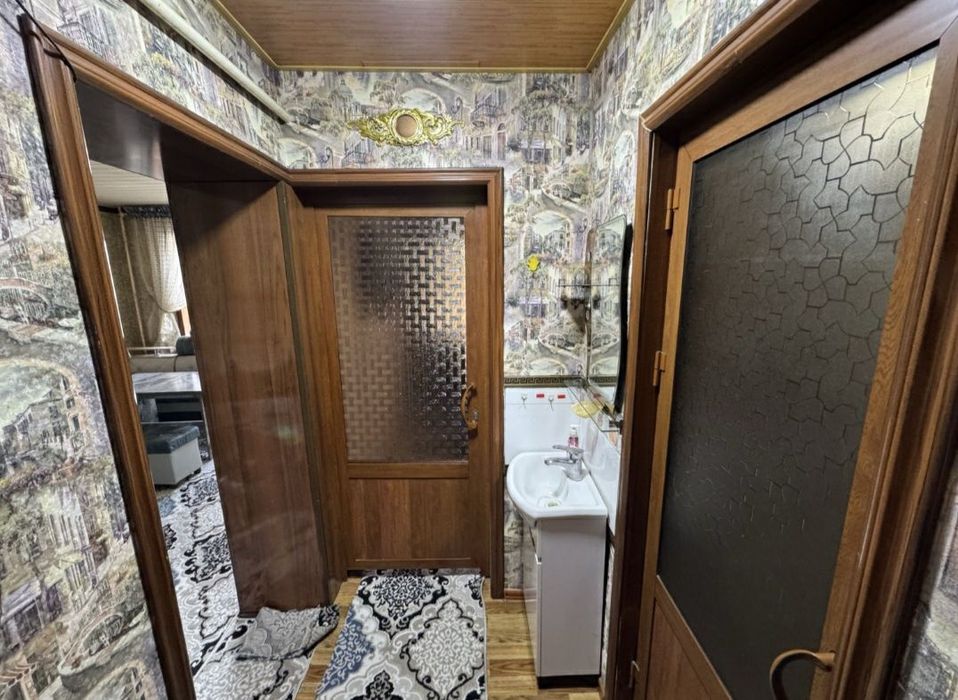 ...Сдаётся квартира в Яккасарой, район Шота Руставели. Без маклера.