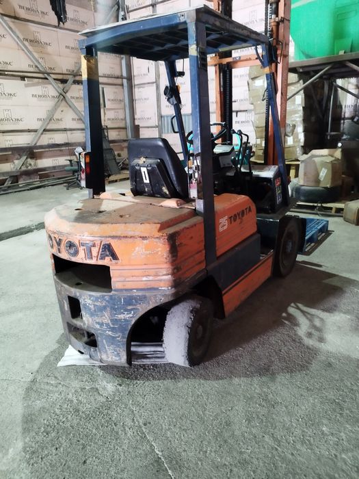 Вилочный погрузчик