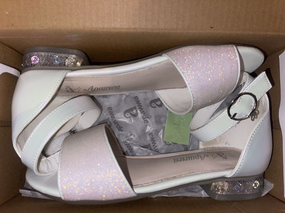 Детски официални обувки и сандали на токче