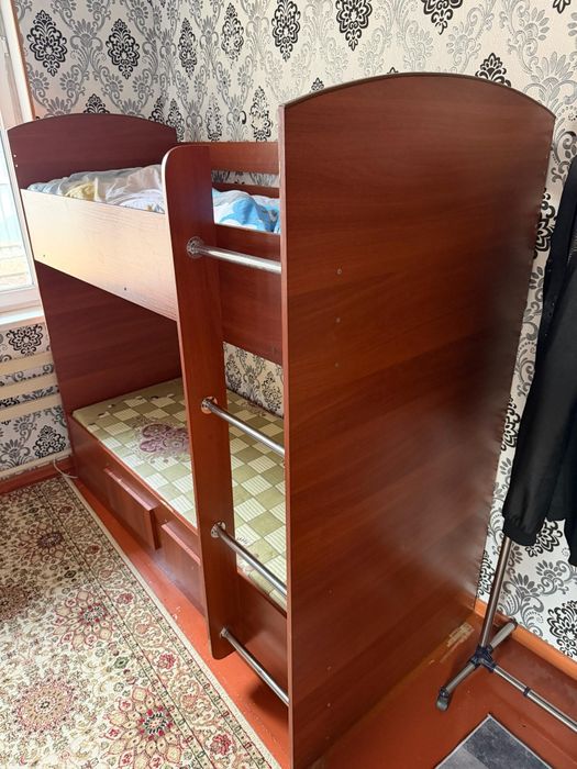 Продам диван и детский кровати