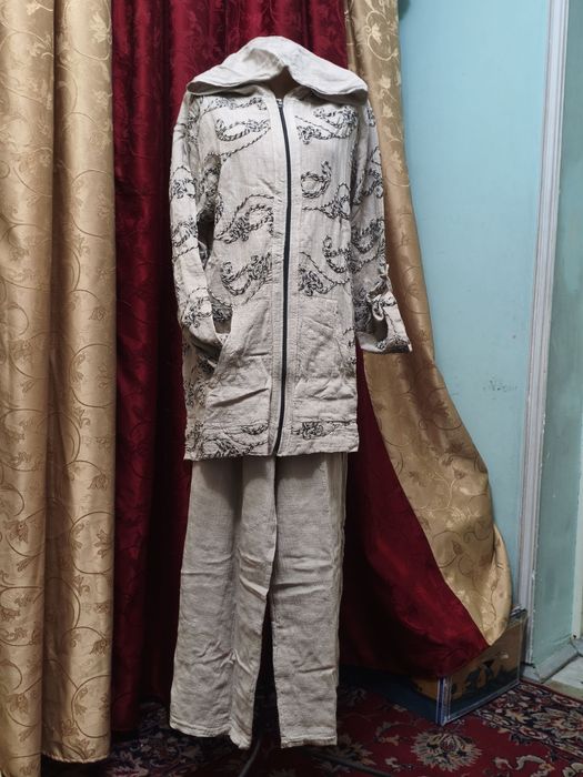 Продаю женский костюм