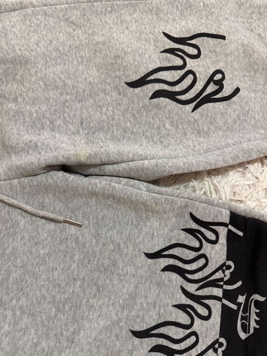 Сив анцуг с интересен дизайн