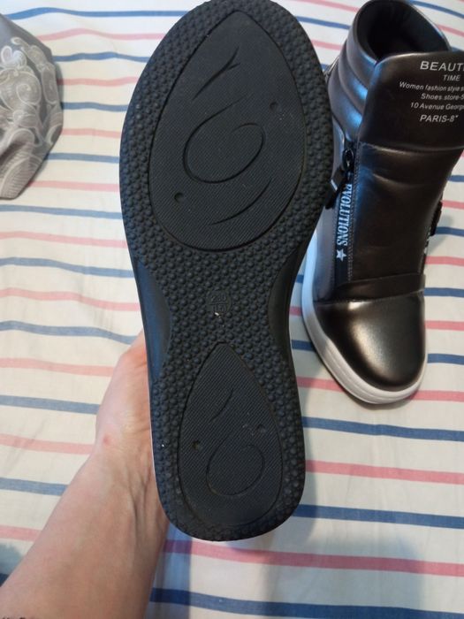 Ботинки не тёплые 50.000