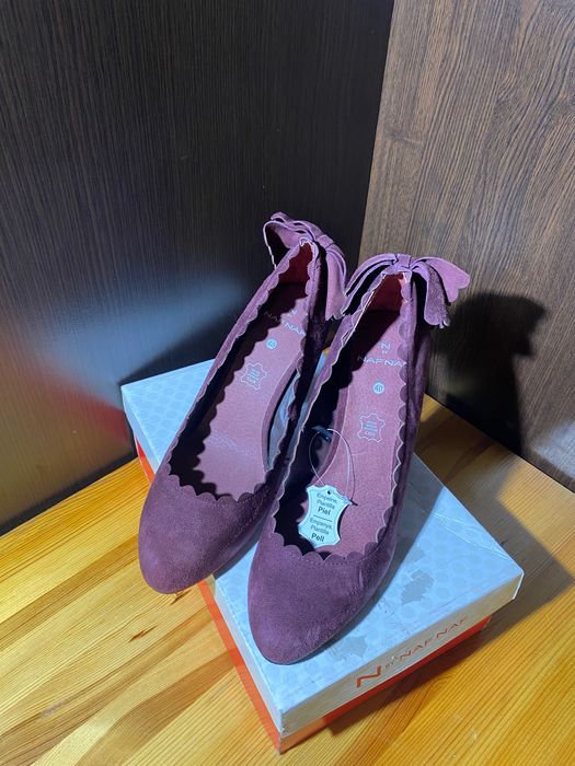 Naf Naf нови дамски велурени обувки с кожена стелка и кутия