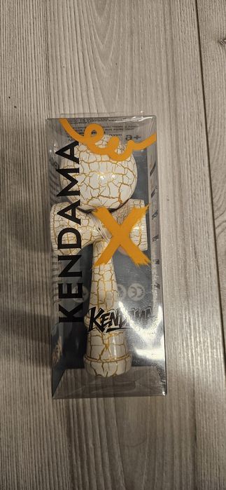 Kendama X noua cu ambalaj
