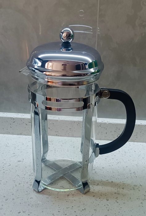 Продаётся кухонные посуда. Комплект "Люминарк" Франция и чайник Китай.