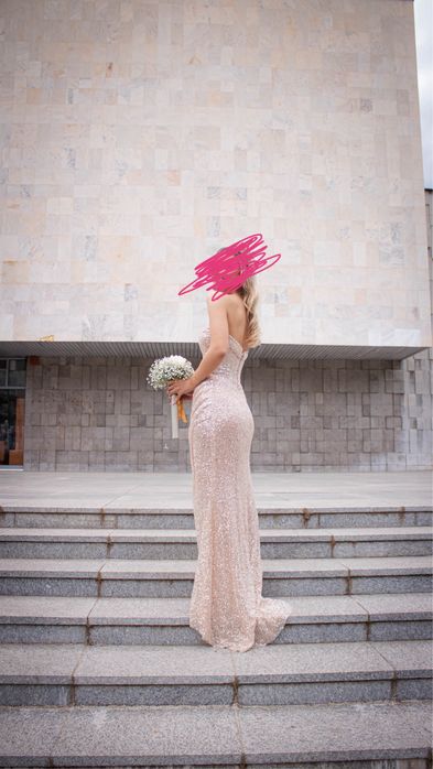 Продавам бална рокля