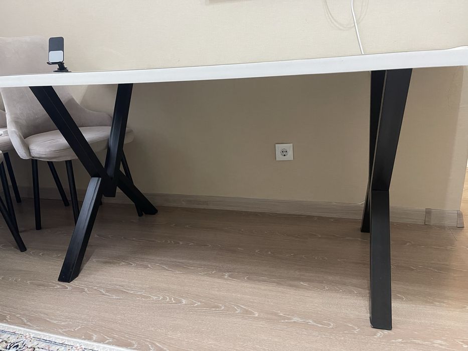 Продается стол со стульями