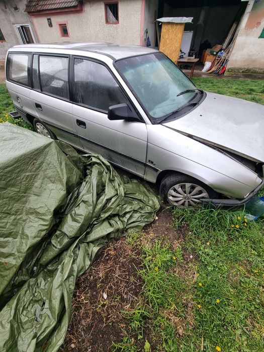 Opel astra avariat