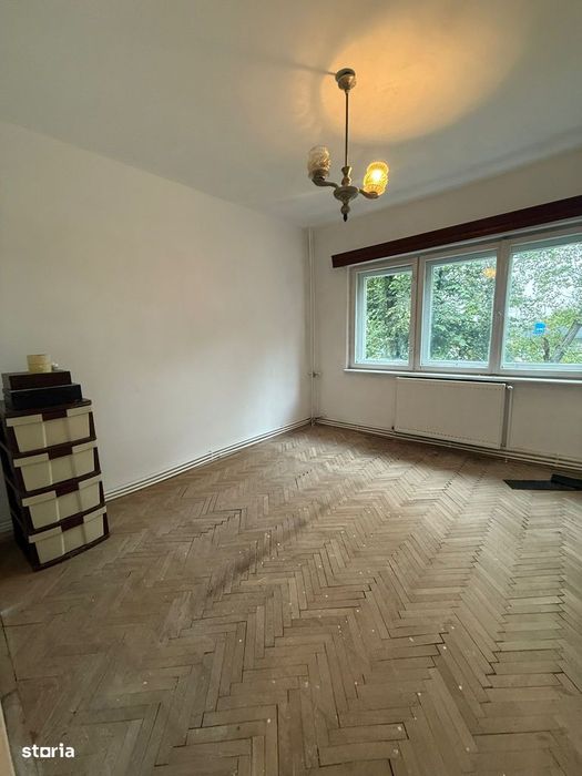 Apartament 3 camere etaj 2 – Zona Gării, Str. Bârsei, Focșani