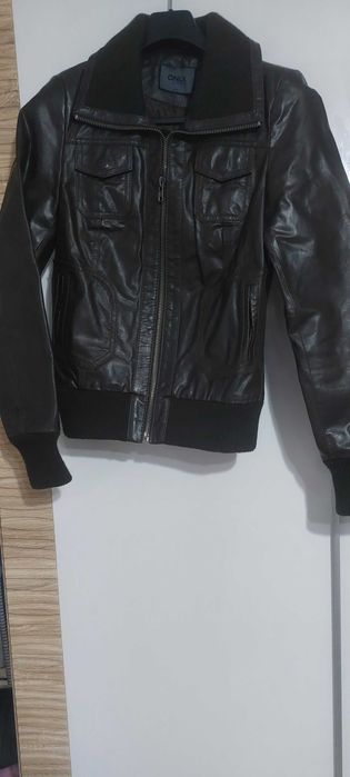 Only естествена кожа, черно Л, кафяво С размер.Всяко по 15 лв.