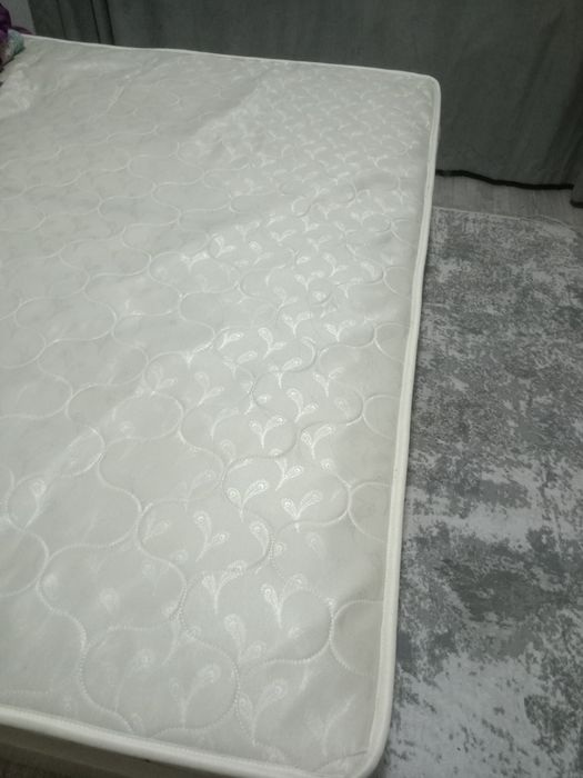 Матрац на двухспальнию кровать
