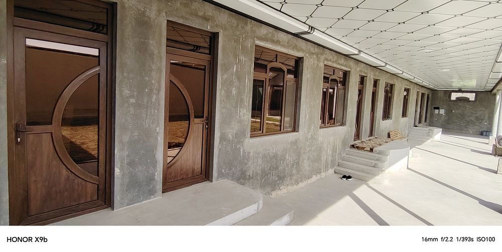 8 sotik hovli sotiladi