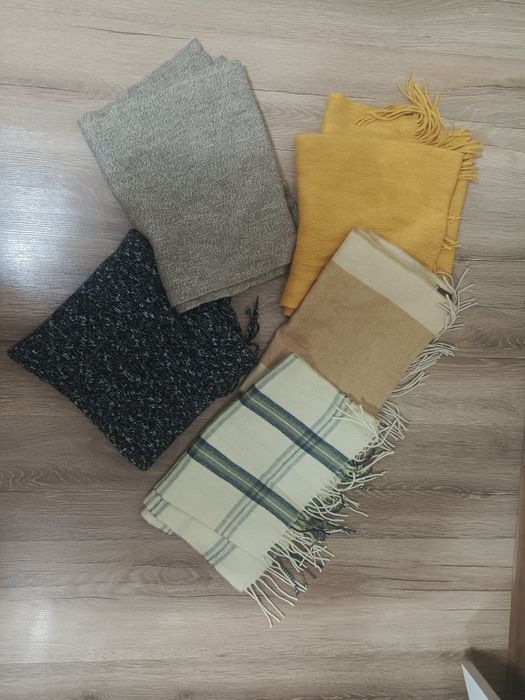 Теплые фирменные шарфы