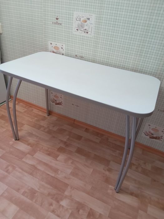 Продам стол обеденный