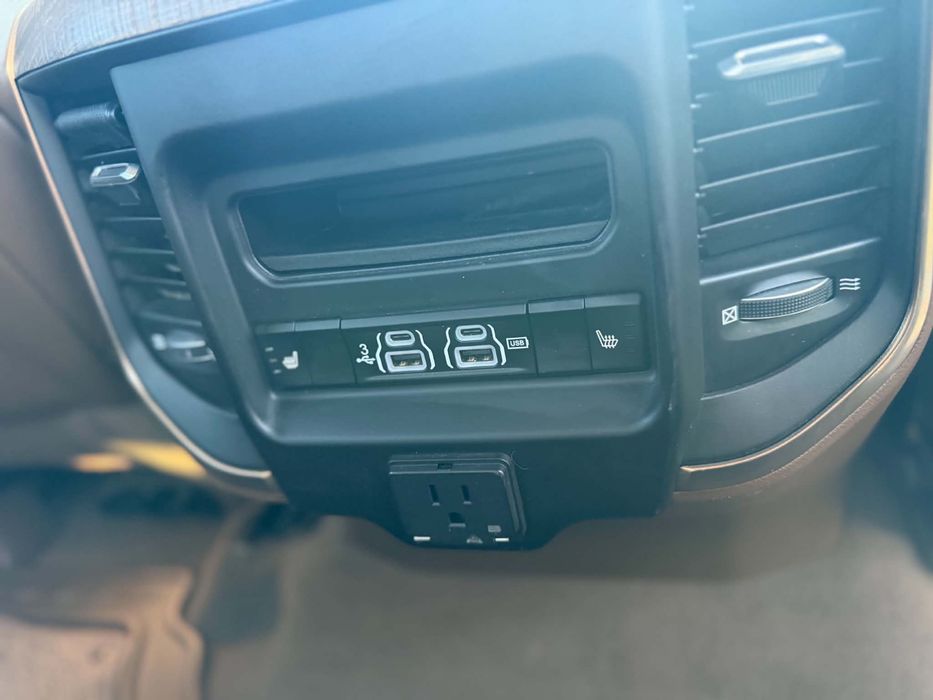 Dodge ram 1500 2020 laramie edition 5.7HEMI