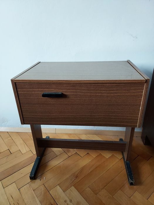 Шкаф за шивашки принадлежности