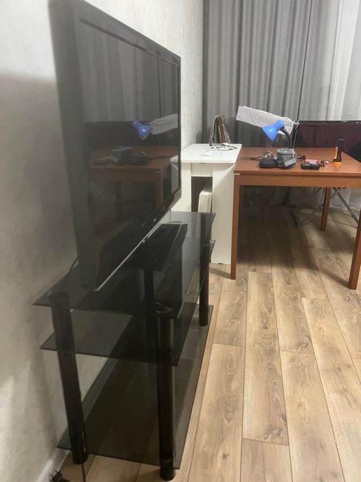 Телевизор LG почти новй