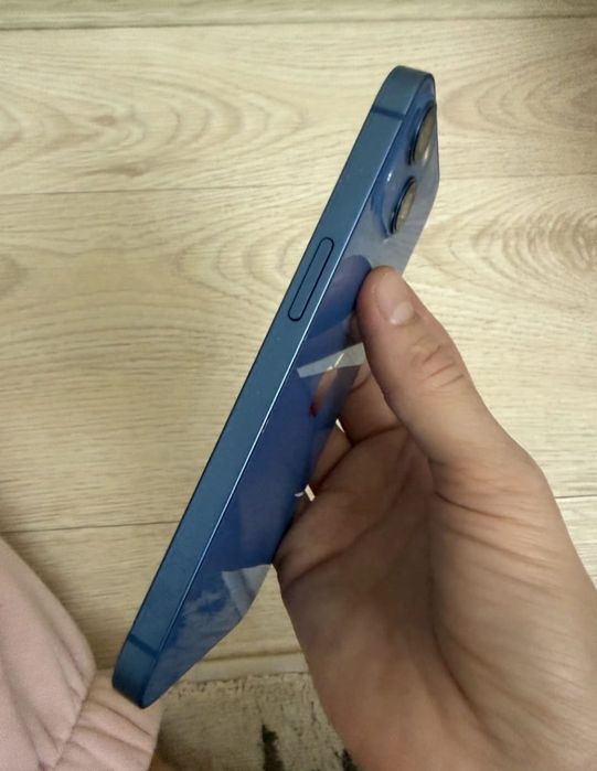 iPhone 13 в хорошем состоянии