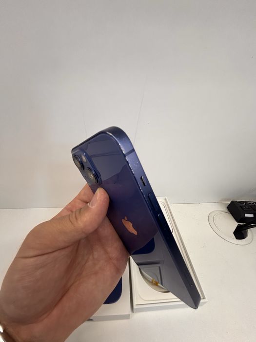 Продам айфон 13 память 128гб