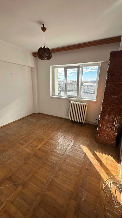 Vând apartament 4 camere-