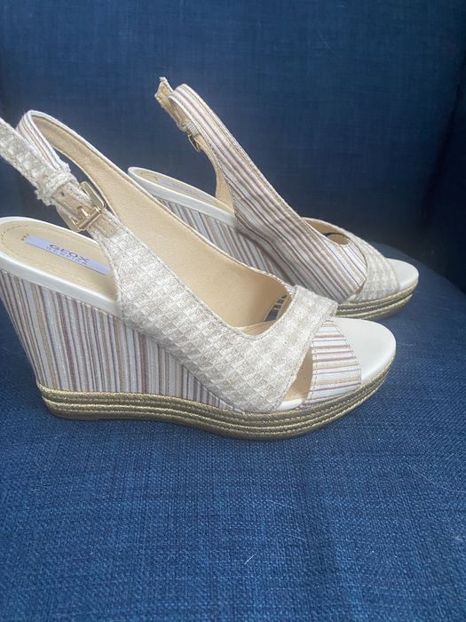 Босоножки новые р.36