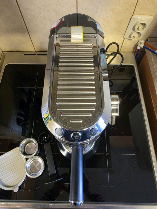 Еспресо Кафе машина DeLonghi Dedica mini EC 685 M EX:4,1450 W,15 bara,1.1 L,Инокс