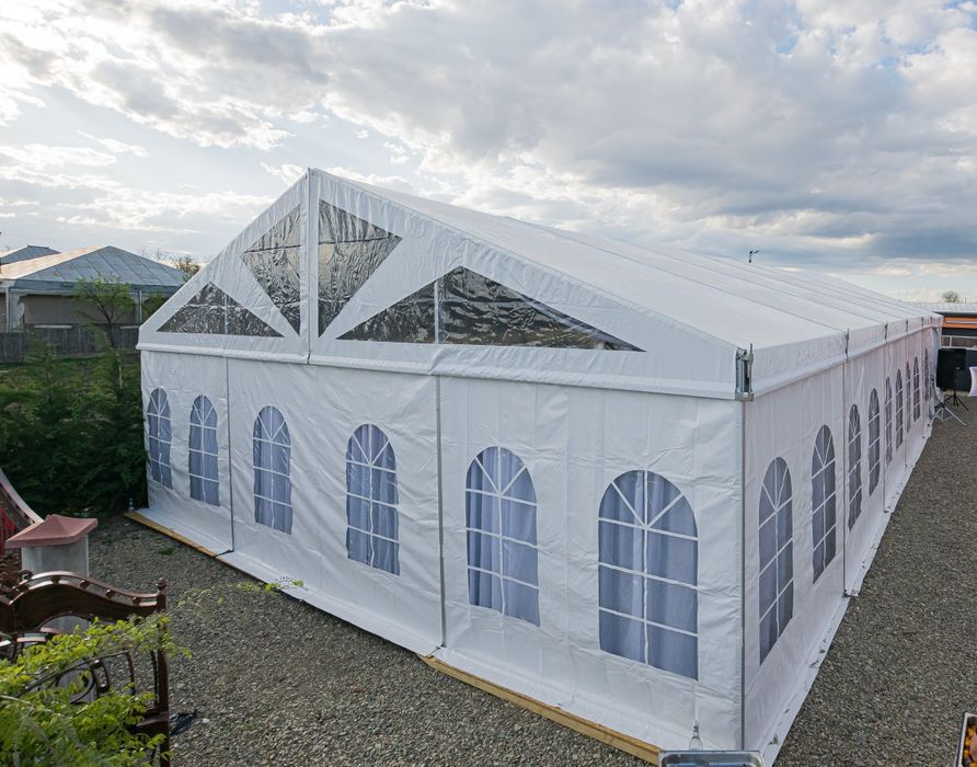 Închiriez Cort evenimente mese scaune aranjamente florale