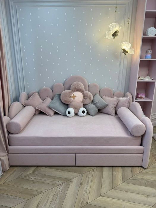 Диван мягкая кровать для девочек
