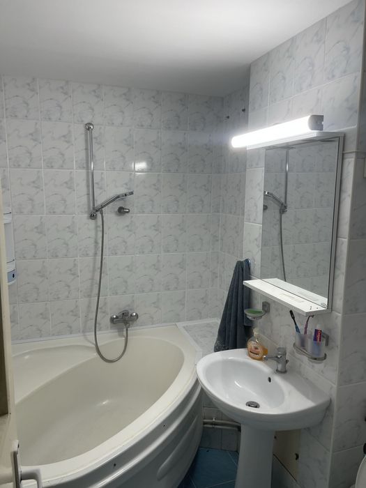 Inchiriez apartament 4 camere