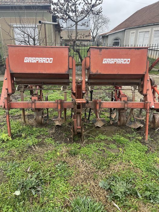 Vand prasitoare pe 3 rand cu distribuitor de ingrasaminte chimice