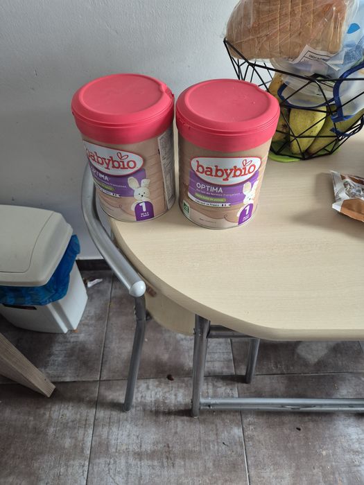 Vând 2 cutii lapte praf baby  bio de vaca