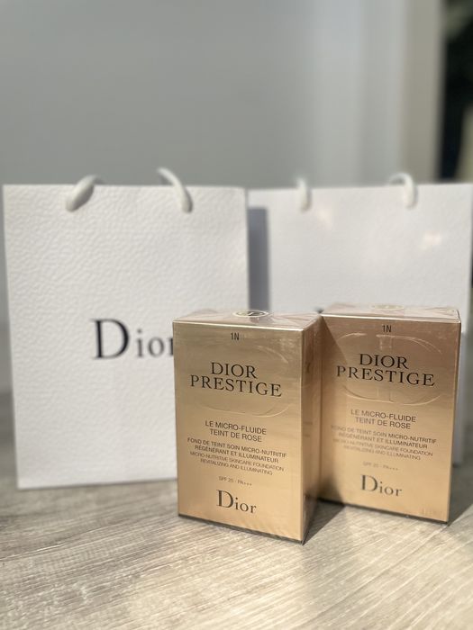 Палетки теней и тоналка от Dior
