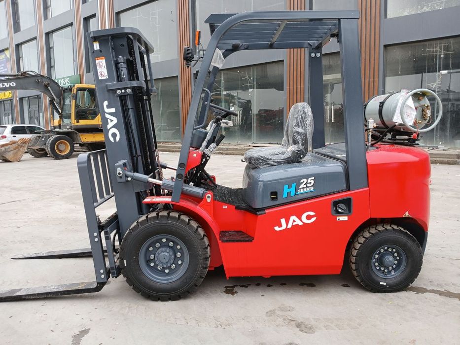 Газобензиновый вилочный погрузчик Автокара Кара 2.5т 4.5м марки JAC