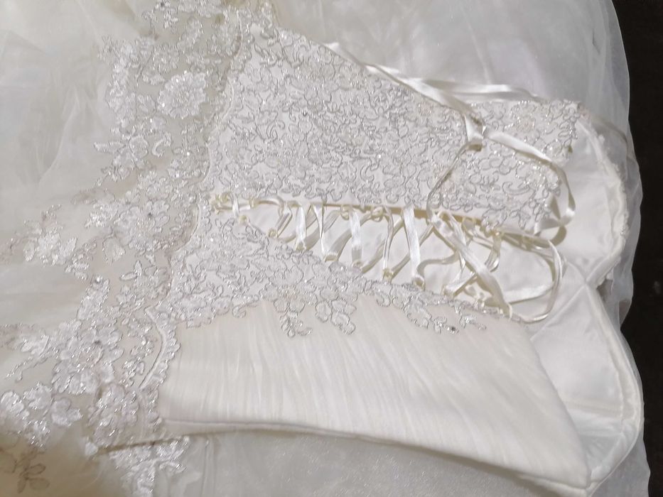 Бутикова стилна сватбена рокля