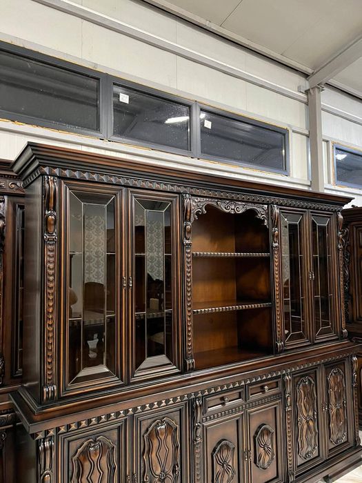 VÂND Vitrină/Bibliotecă din lemn masiv complet restaurată  în stare impecabilă