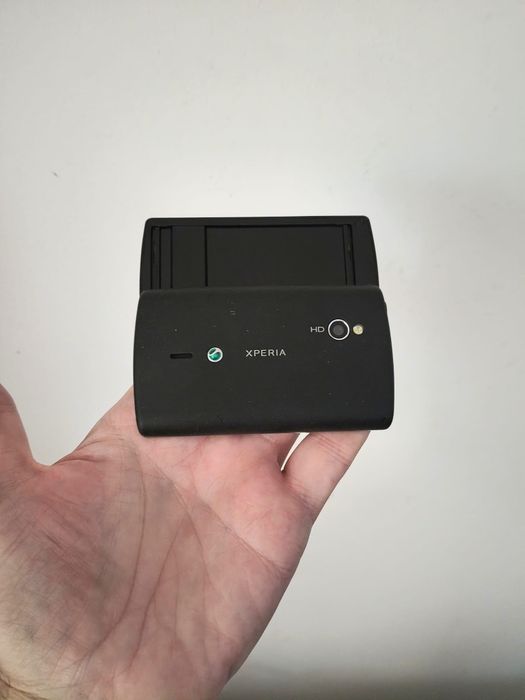 Sony Ericsson Xperia sk17i ( decodat, frumos)
