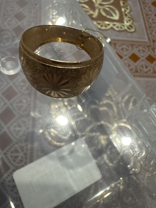 Продам кольцо золотое