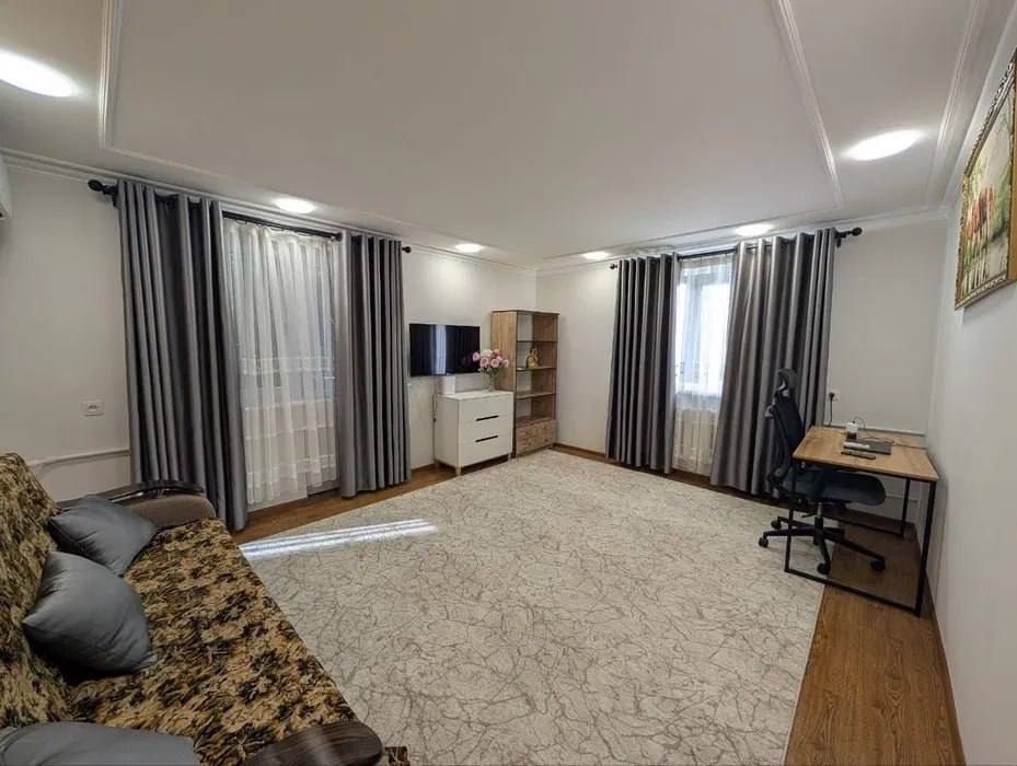 Ул.Бабура 2-х комнатная квартира, 50м2.ор.Пед.Институт.